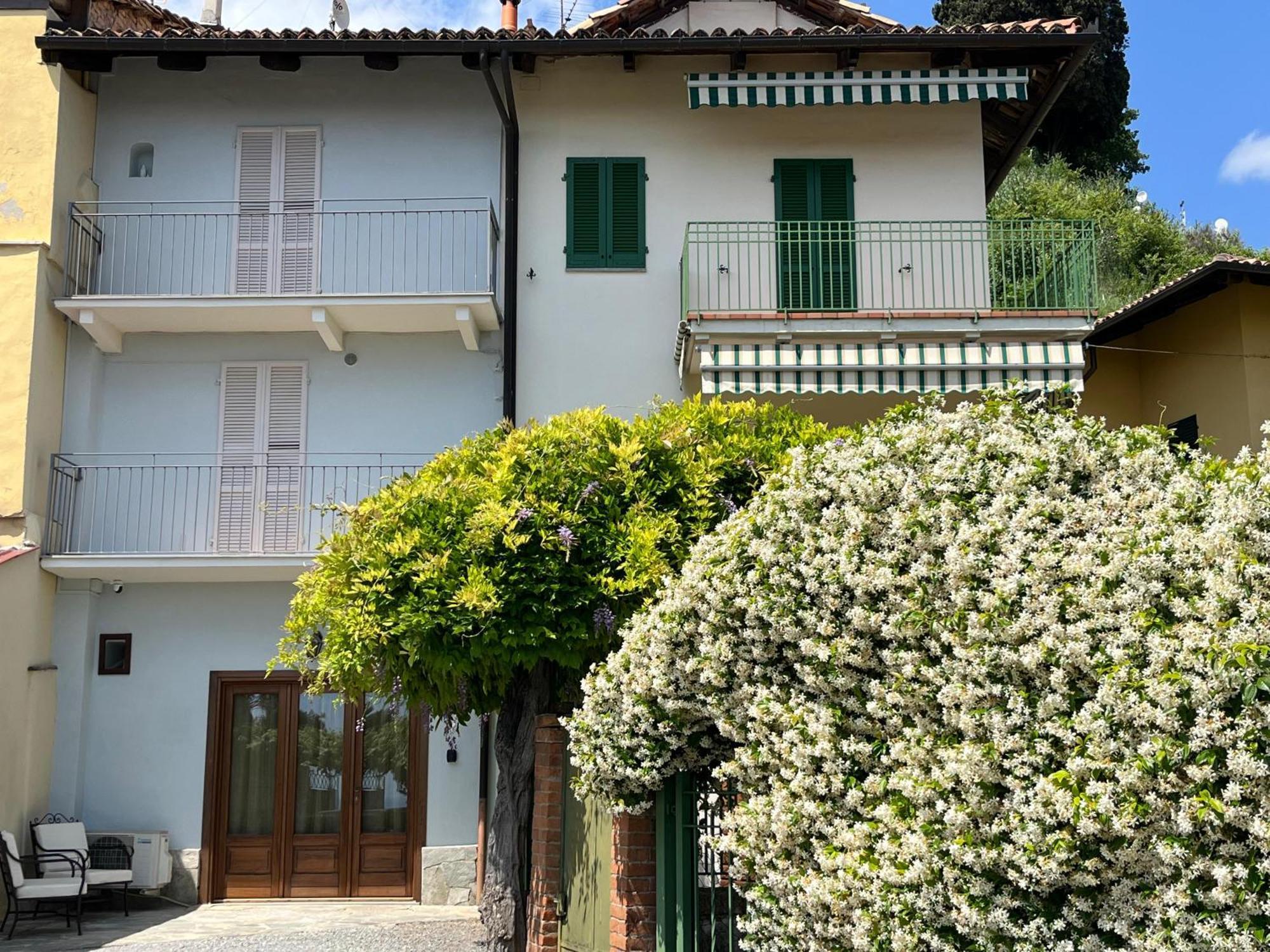 An Tij Sle - Nel Cuore Del Borgo Guarene Exteriör bild