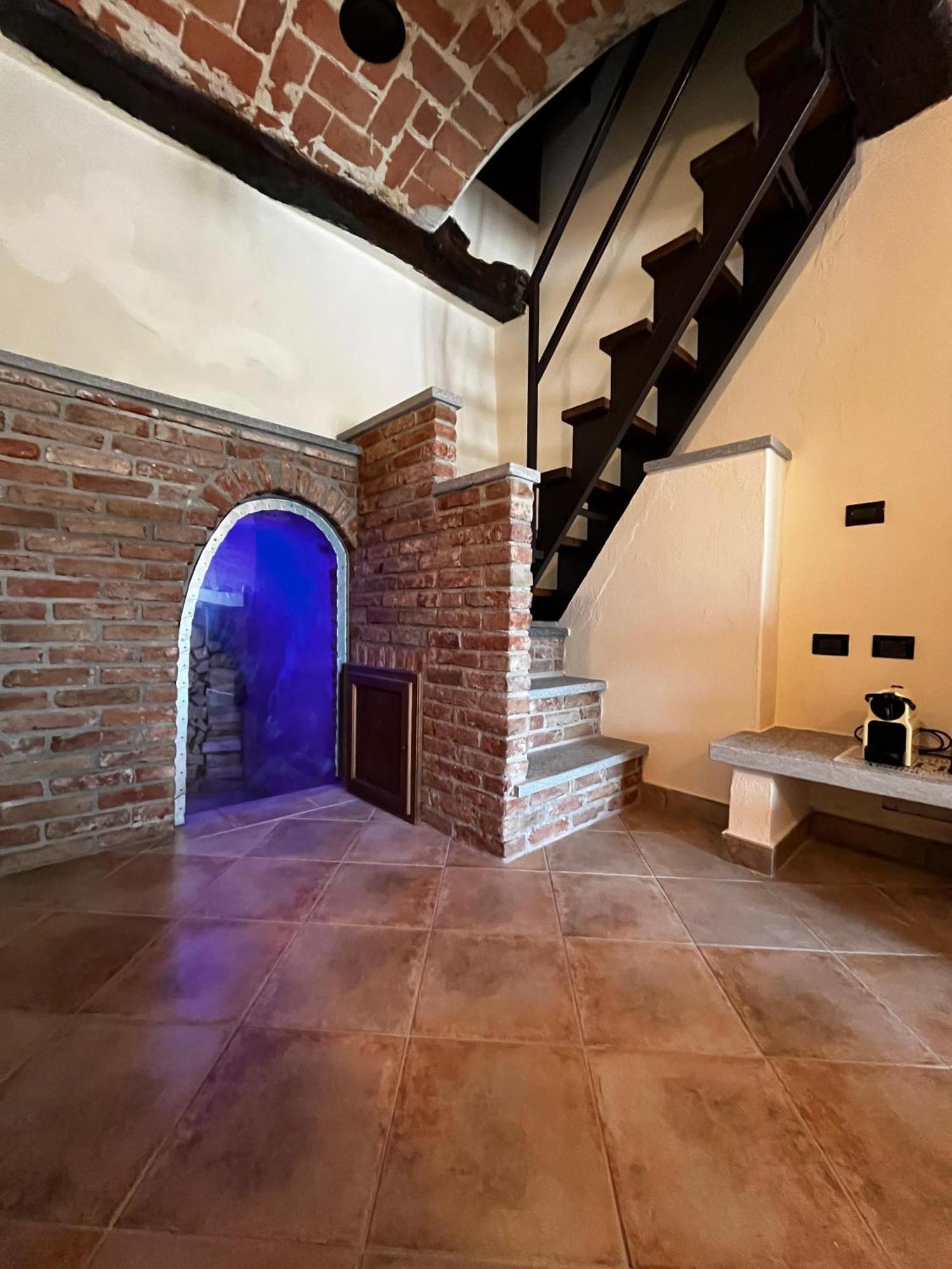 An Tij Sle - Nel Cuore Del Borgo Guarene Exteriör bild
