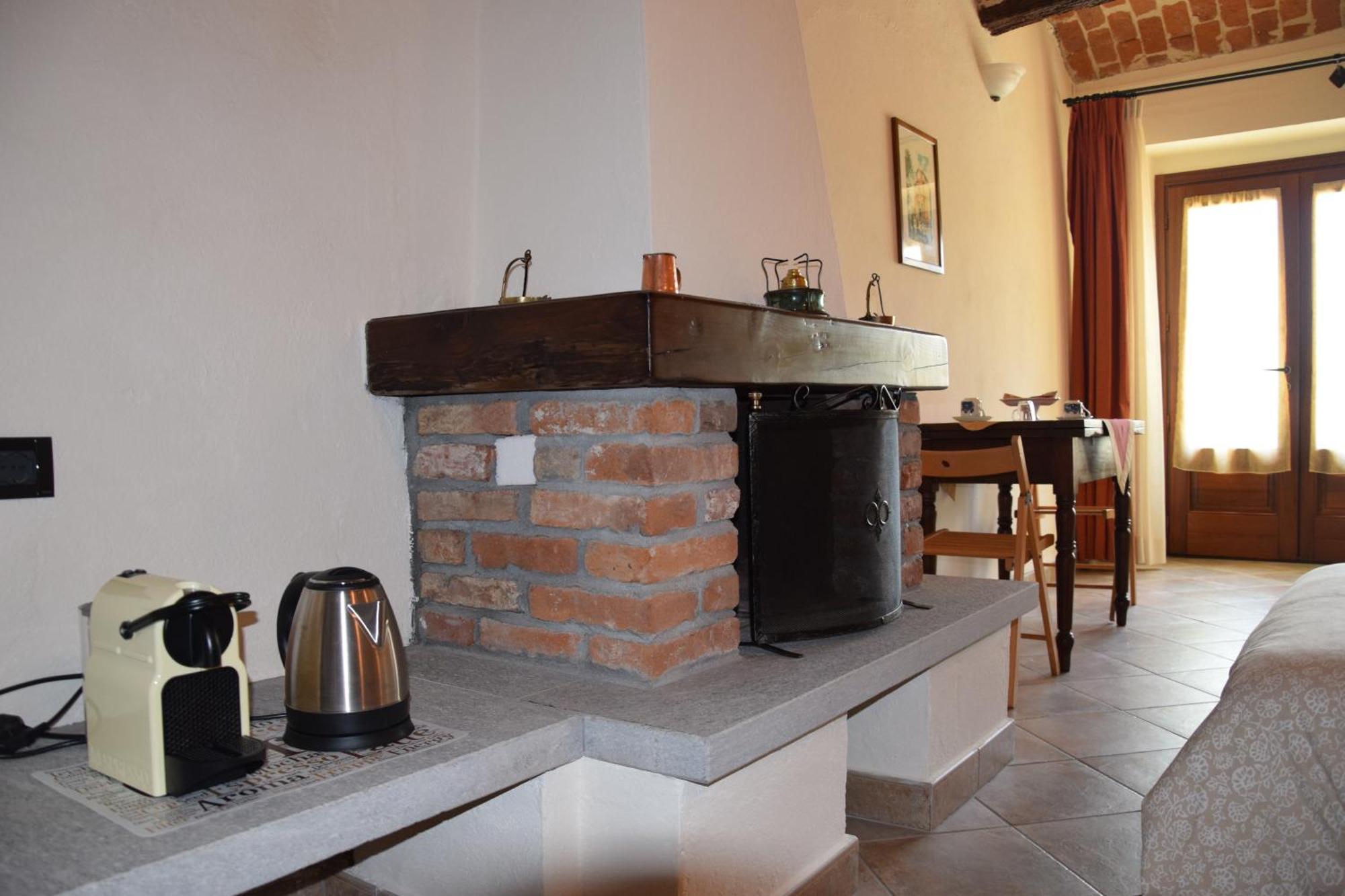 An Tij Sle - Nel Cuore Del Borgo Guarene Exteriör bild