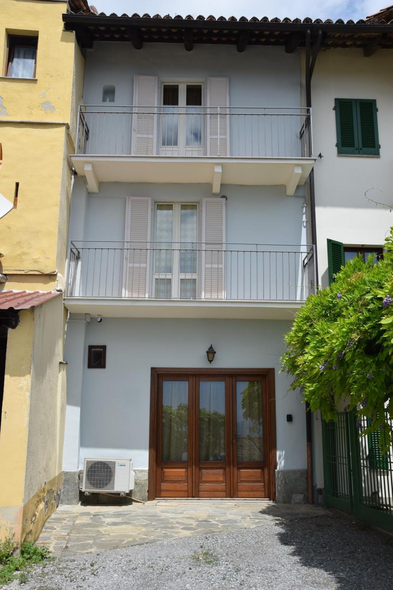 An Tij Sle - Nel Cuore Del Borgo Guarene Exteriör bild