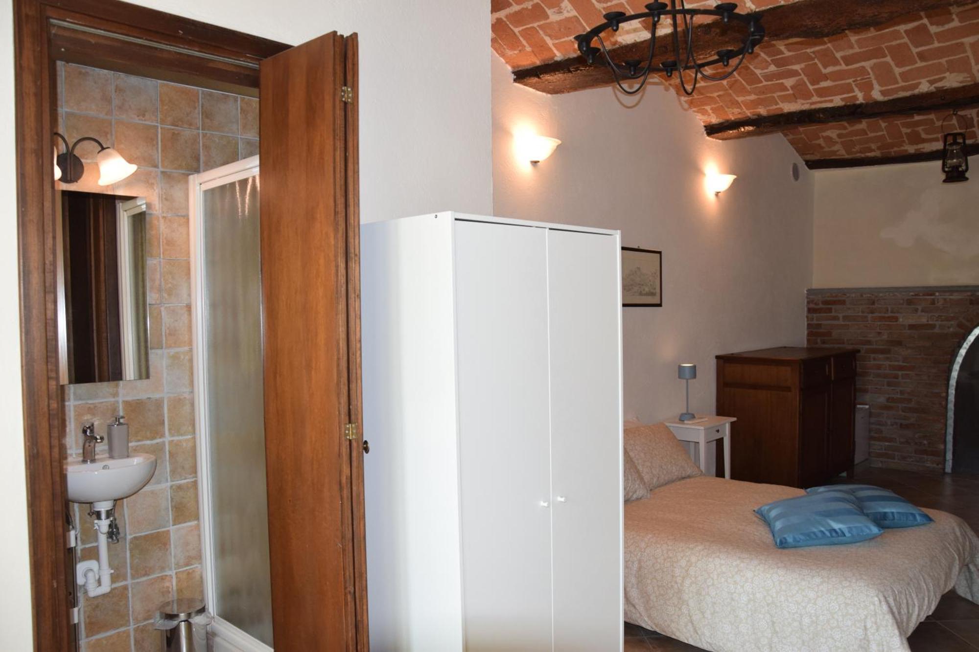 An Tij Sle - Nel Cuore Del Borgo Guarene Exteriör bild