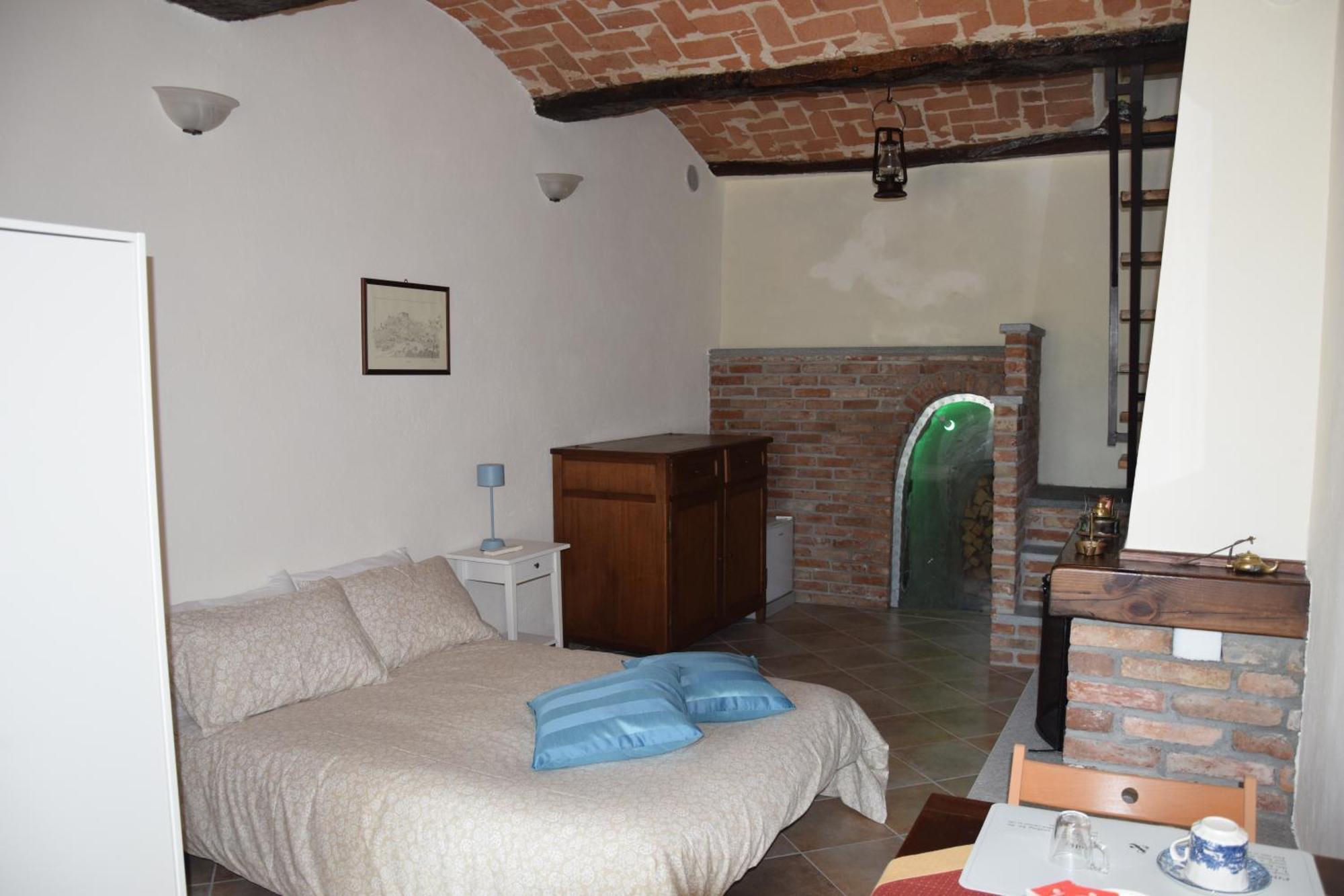 An Tij Sle - Nel Cuore Del Borgo Guarene Exteriör bild