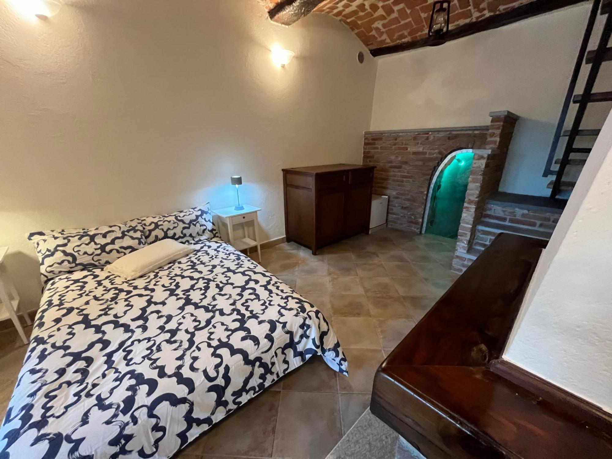 An Tij Sle - Nel Cuore Del Borgo Guarene Exteriör bild