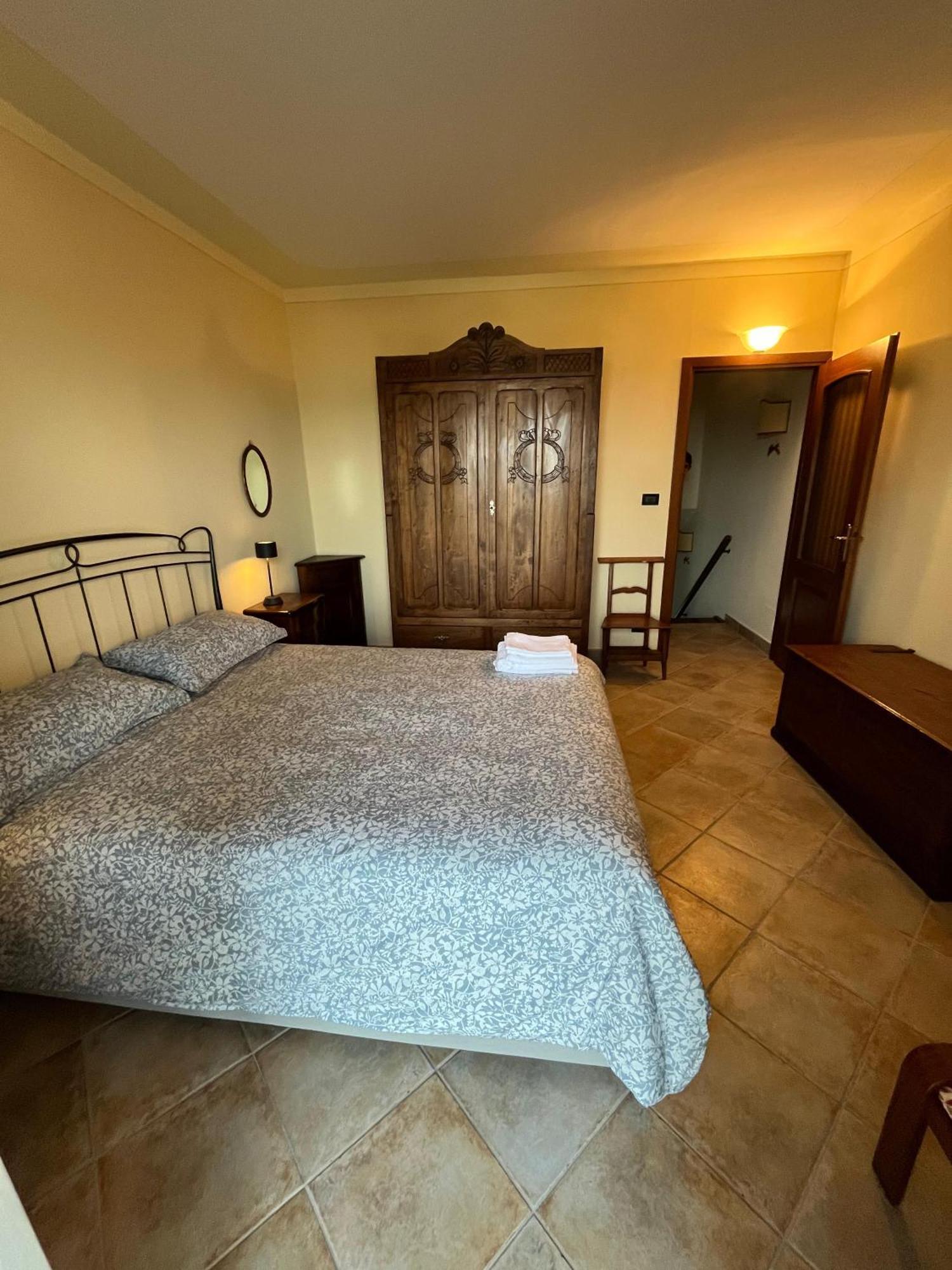 An Tij Sle - Nel Cuore Del Borgo Guarene Exteriör bild