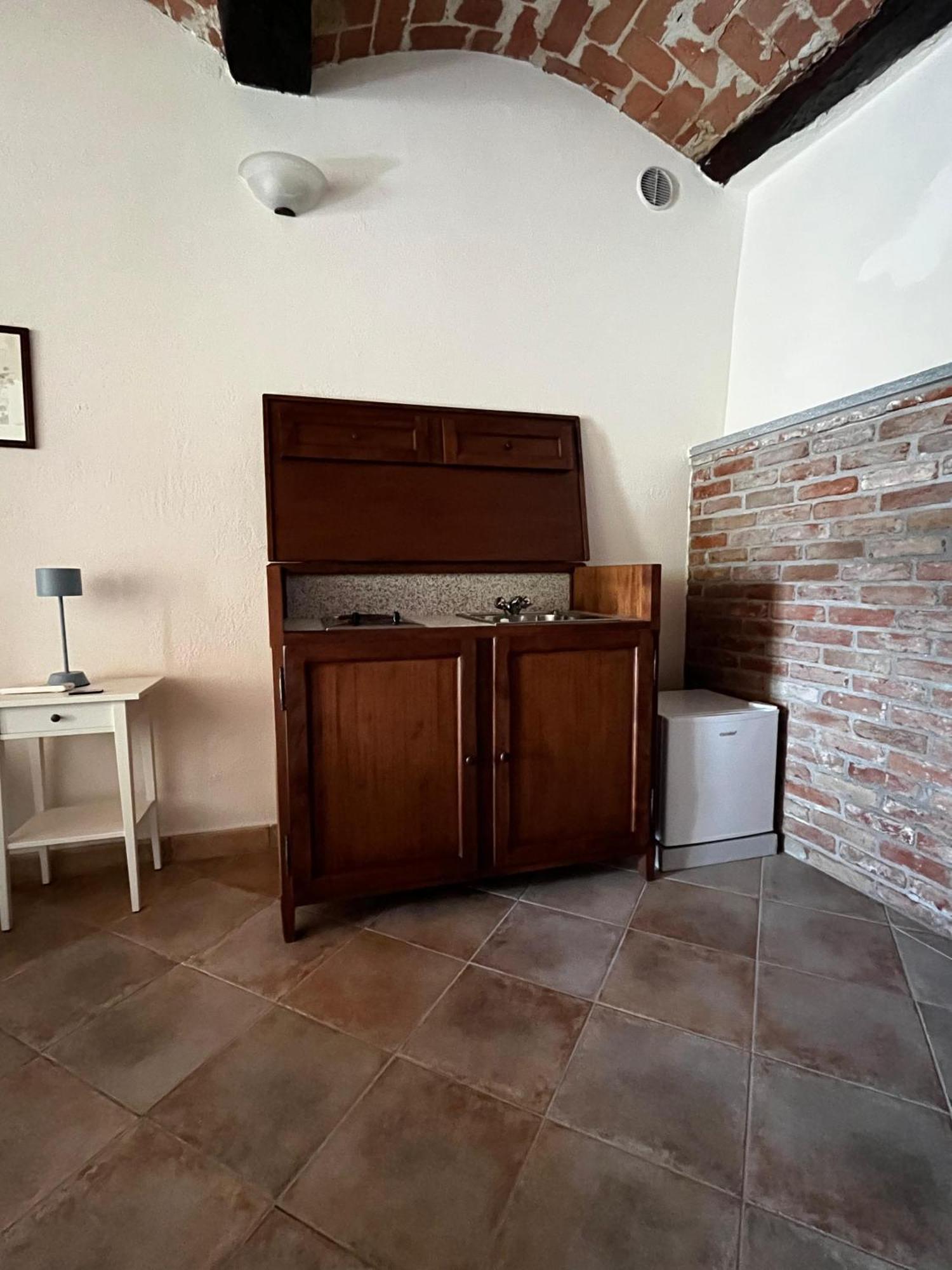 An Tij Sle - Nel Cuore Del Borgo Guarene Exteriör bild