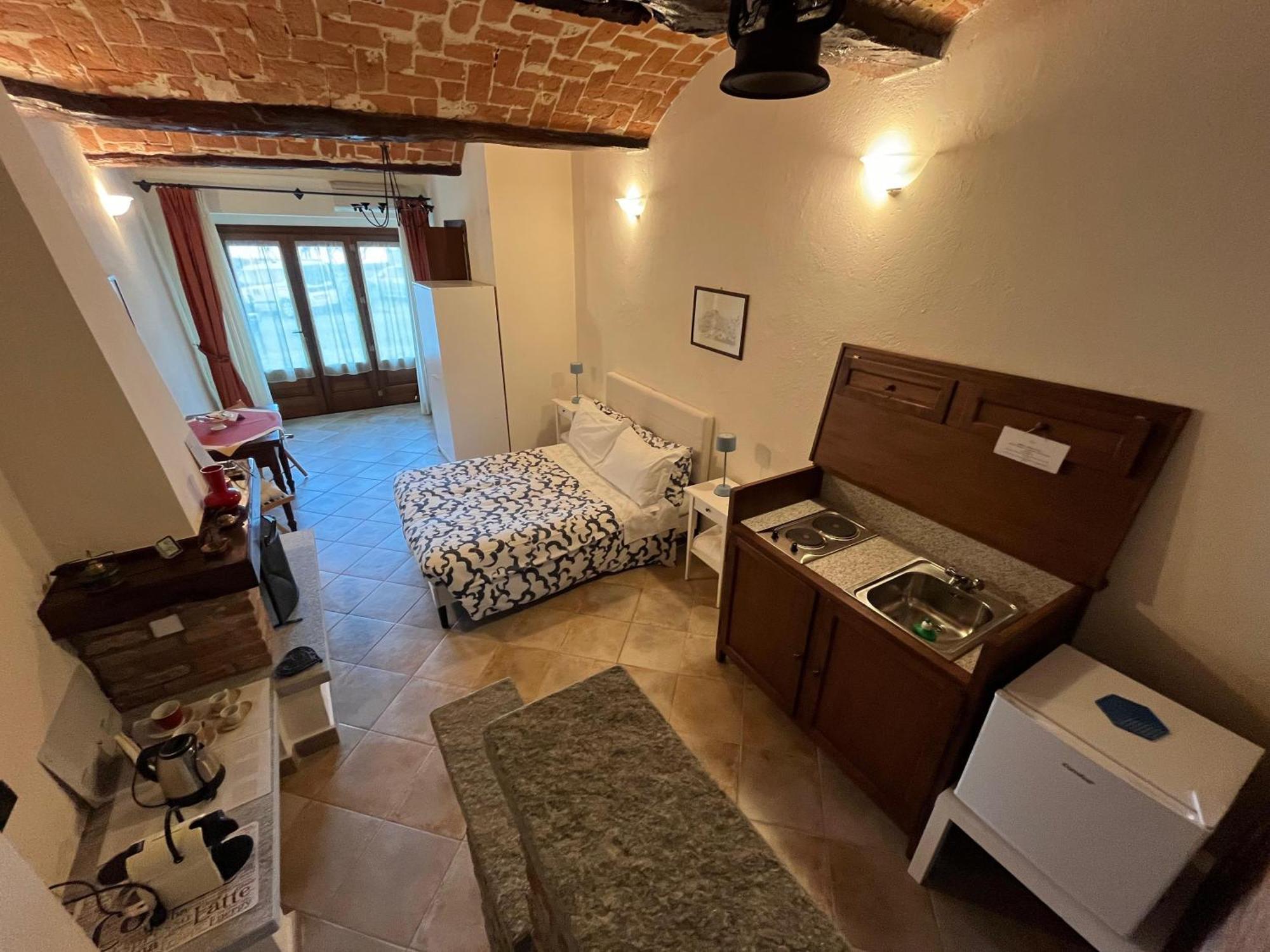 An Tij Sle - Nel Cuore Del Borgo Guarene Exteriör bild