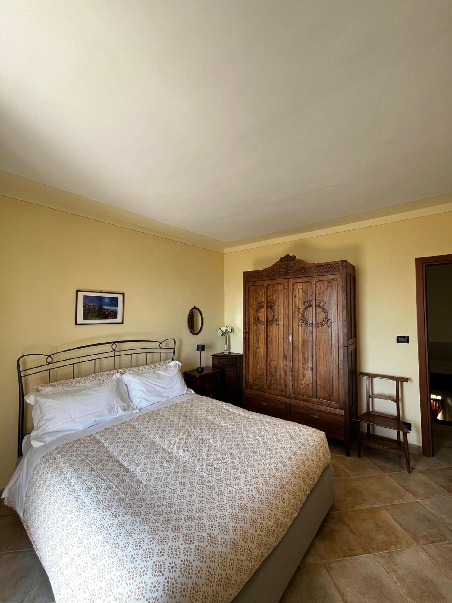 An Tij Sle - Nel Cuore Del Borgo Guarene Exteriör bild