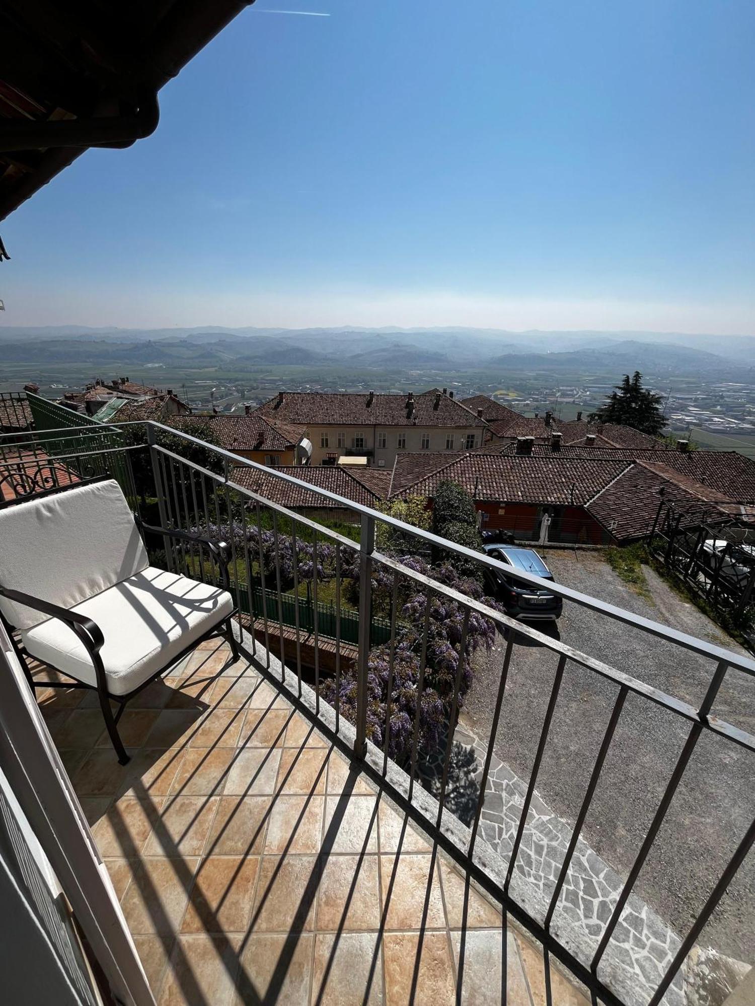 An Tij Sle - Nel Cuore Del Borgo Guarene Exteriör bild