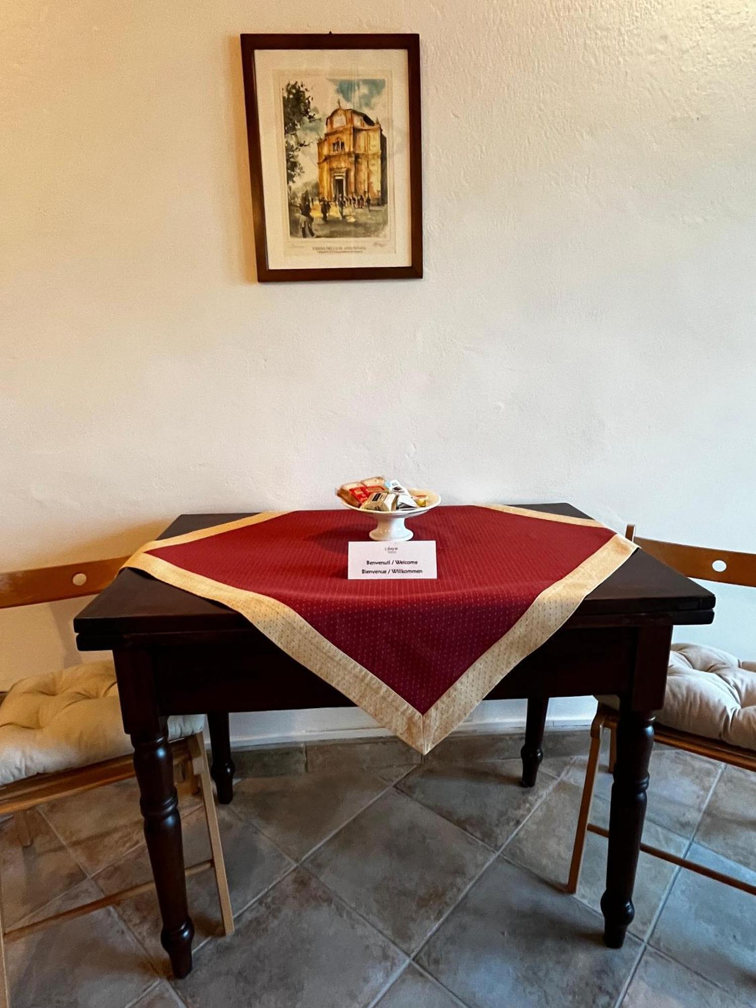 An Tij Sle - Nel Cuore Del Borgo Guarene Exteriör bild